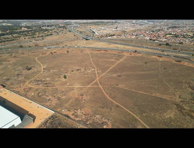 9,517M² VACANT LAND FOR SALE IN AEROTON